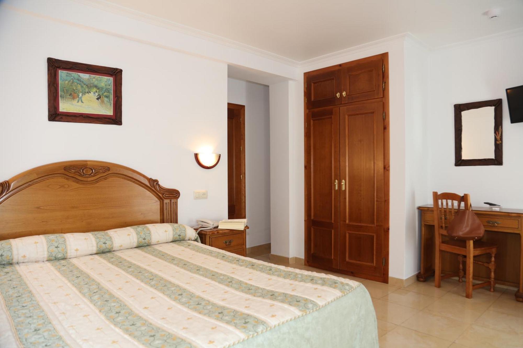 Hotel El Tilo Panes Chambre photo