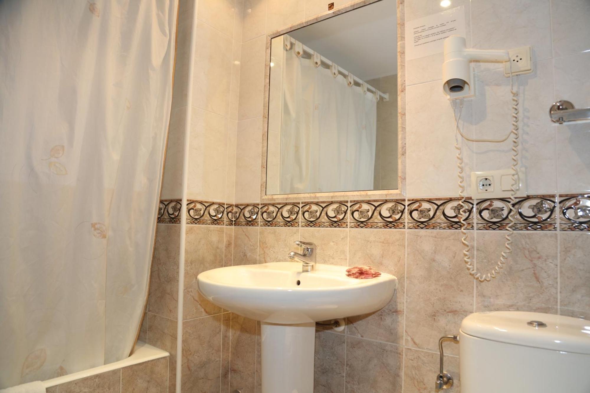 Hotel El Tilo Panes Chambre photo
