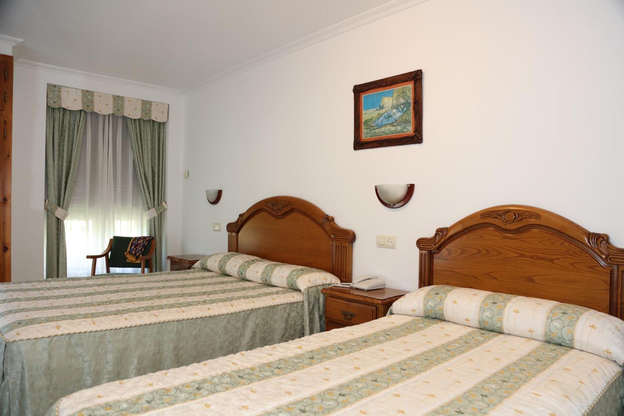 Hotel El Tilo Panes Chambre photo
