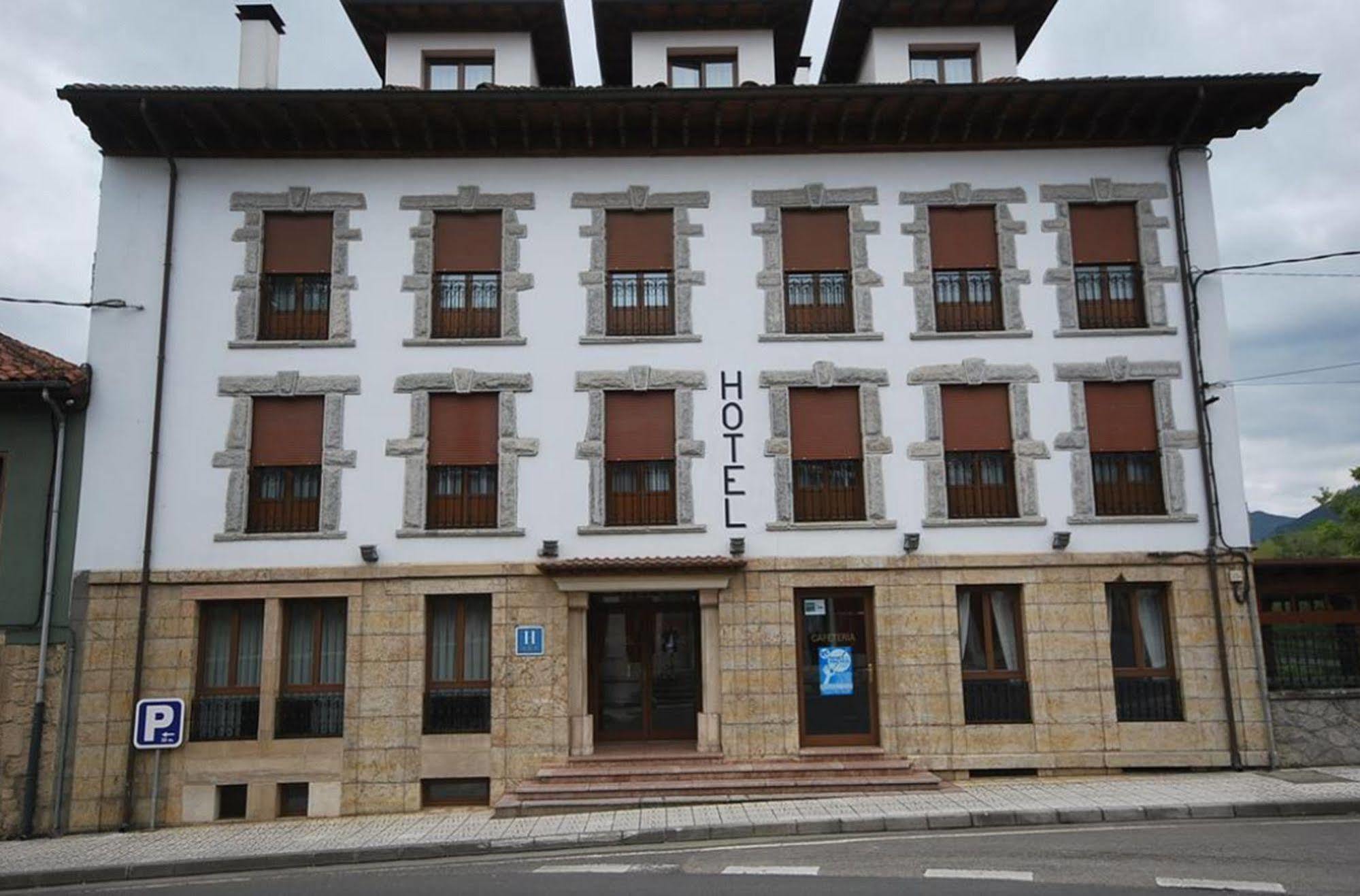 Hotel El Tilo Panes Extérieur photo